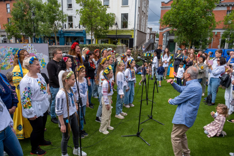 Ukrainian children singing in traditional costume